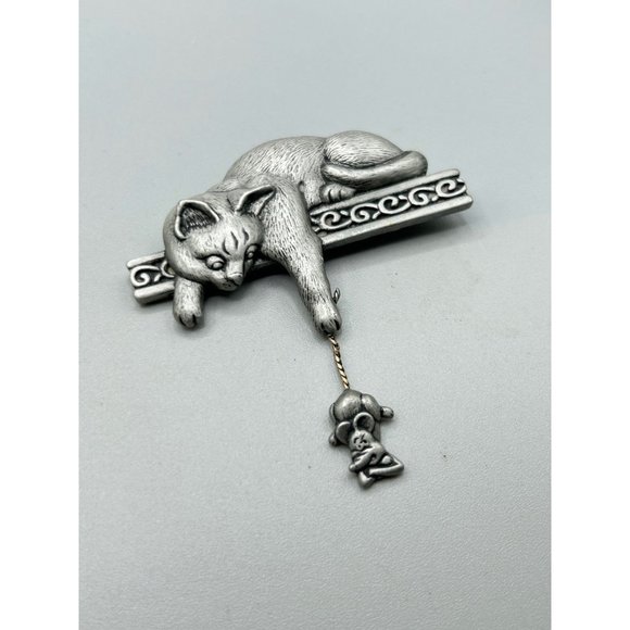 JJ Cat Catching Mouse Pin Brooch Pewter Metal Silver Tone Dangle Figural Pin - Picture 3 of 5